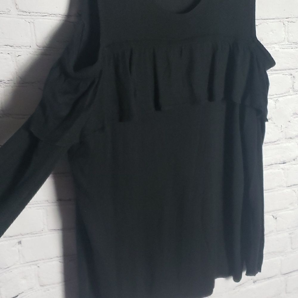 Black Capsule Longsleeve Top - Picture 2 of 5